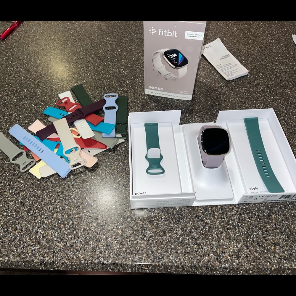 Fitbit sense (gold)